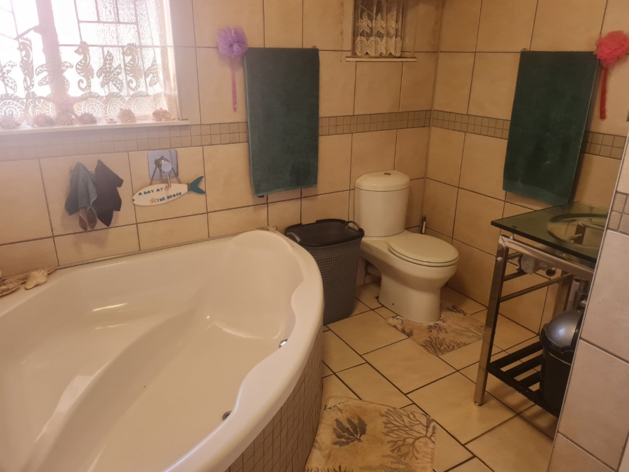 5 Bedroom Property for Sale in Fauna Free State